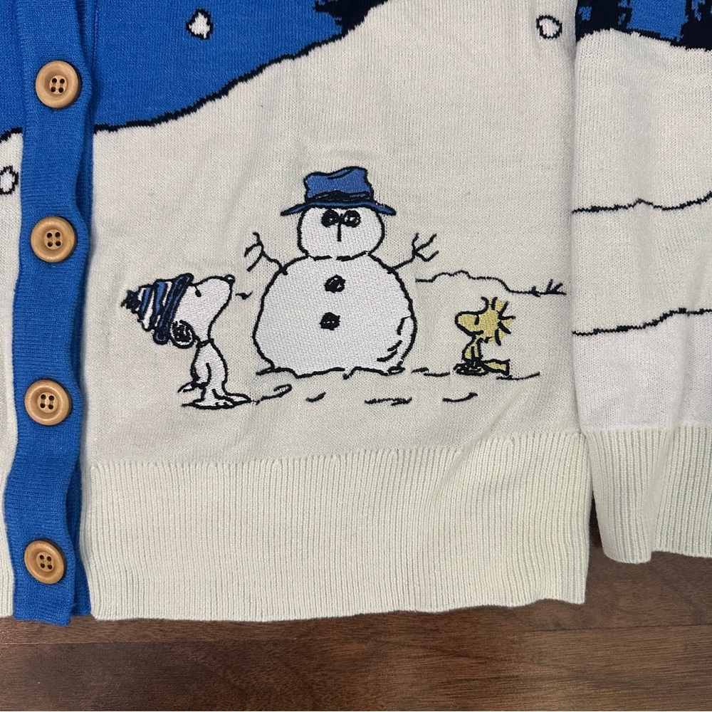 NWT Peanuts Winter Snowy Scene Cardigan - Picture 5 of 9